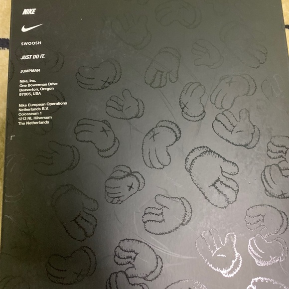 Jordan Retro 4 KAWS - Picture 6 of 8